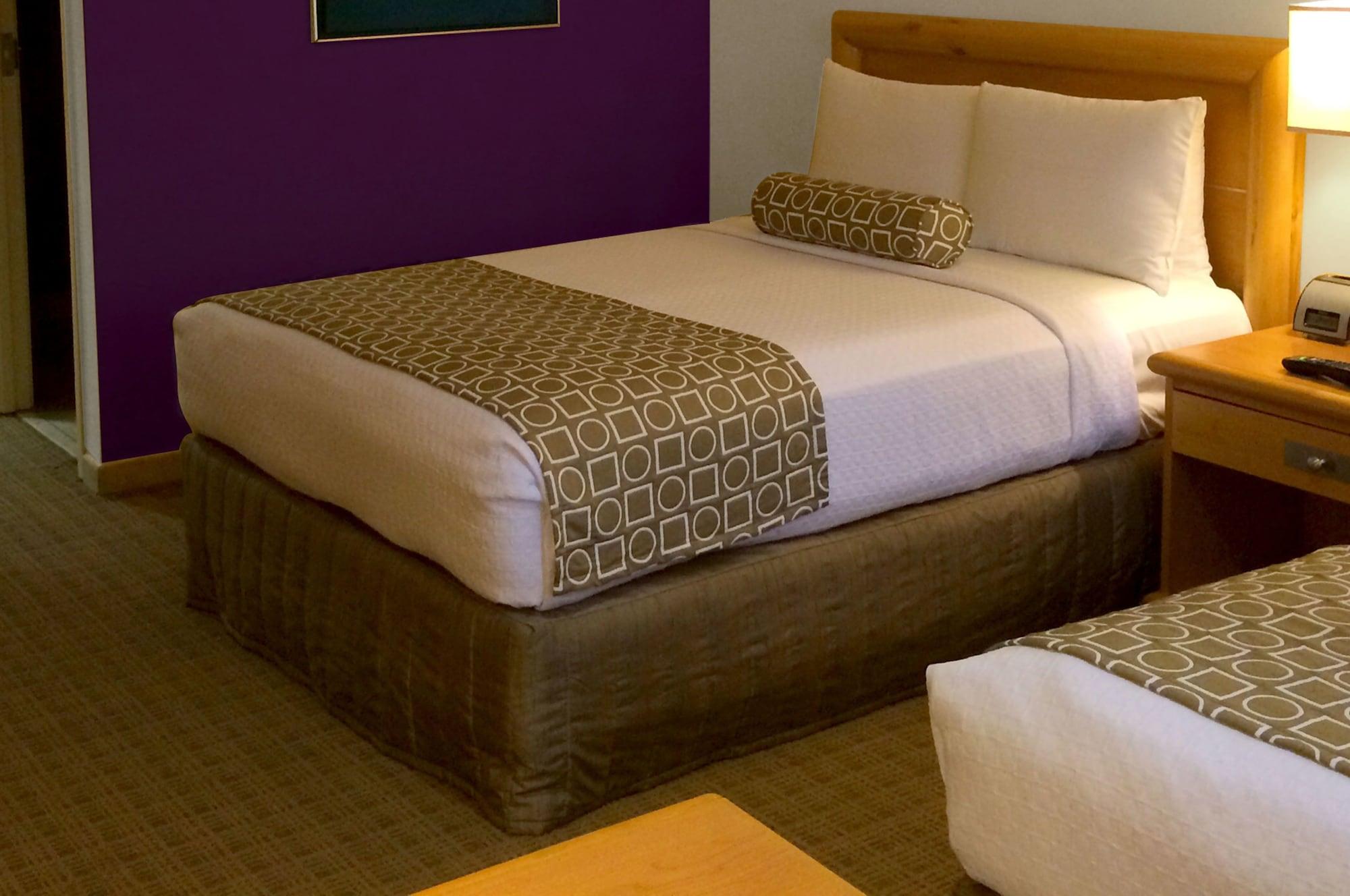 Gamma By Fiesta Americ Xalapa Nubara Exterior foto A bed with a bed skirt