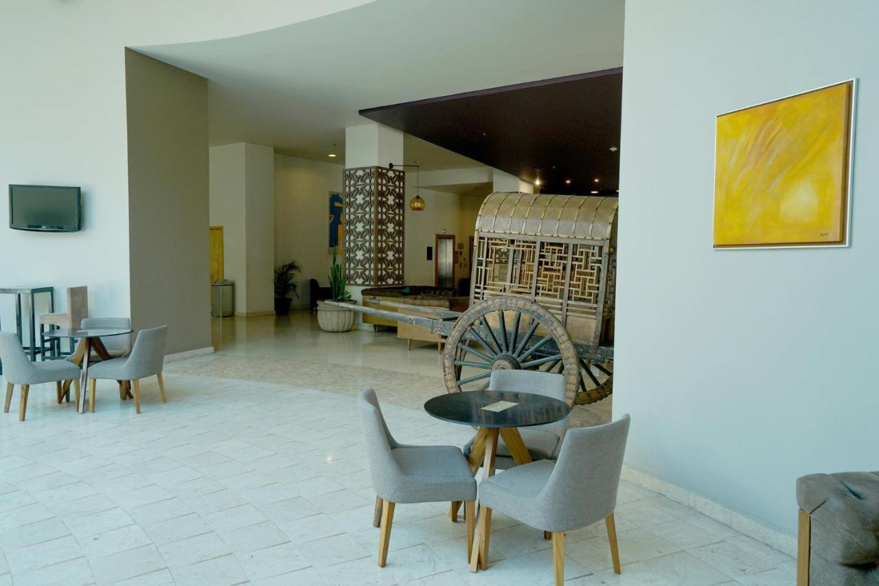 Gamma By Fiesta Americ Xalapa Nubara Exterior foto The interior of the airport
